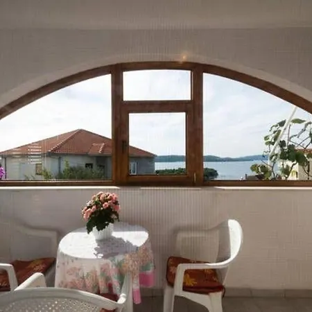 Mit Blick Auf Wasser * Trogir