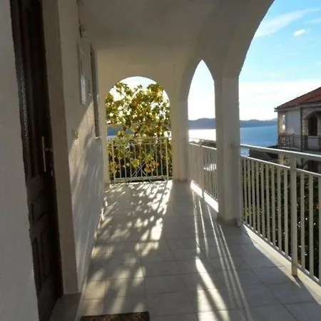 Apartment Mit Blick Auf Wasser